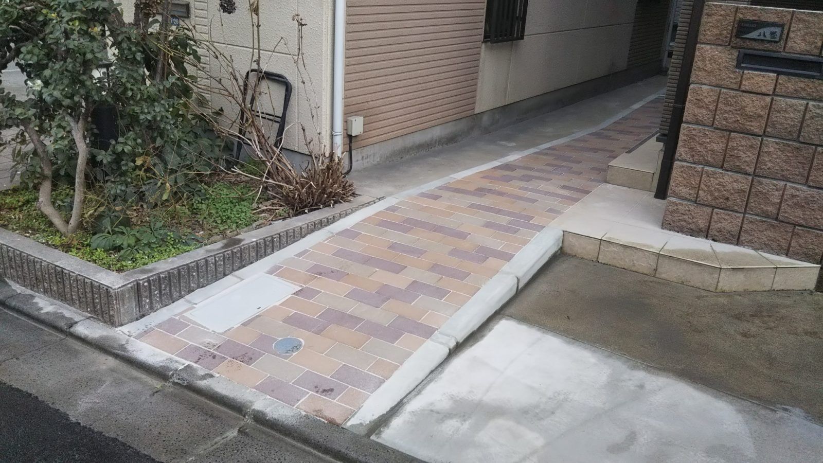 豊島区　浮遊タイル階段