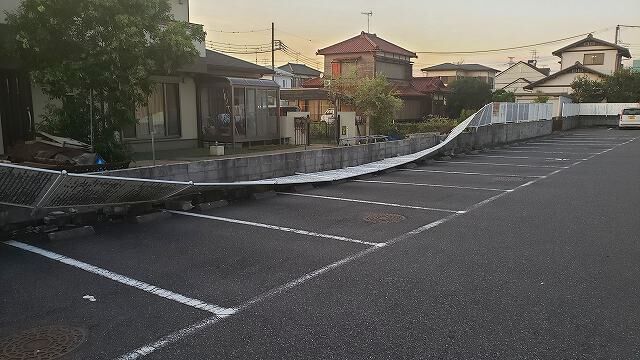 豊島区　浮遊タイル階段