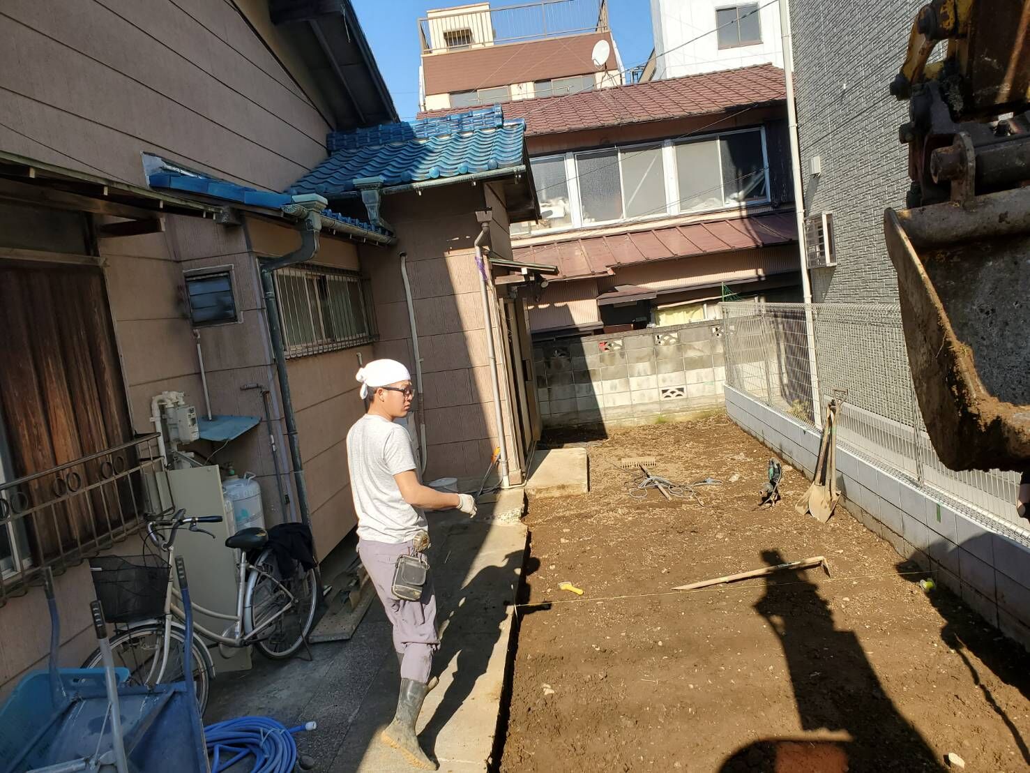 豊島区　浮遊タイル階段
