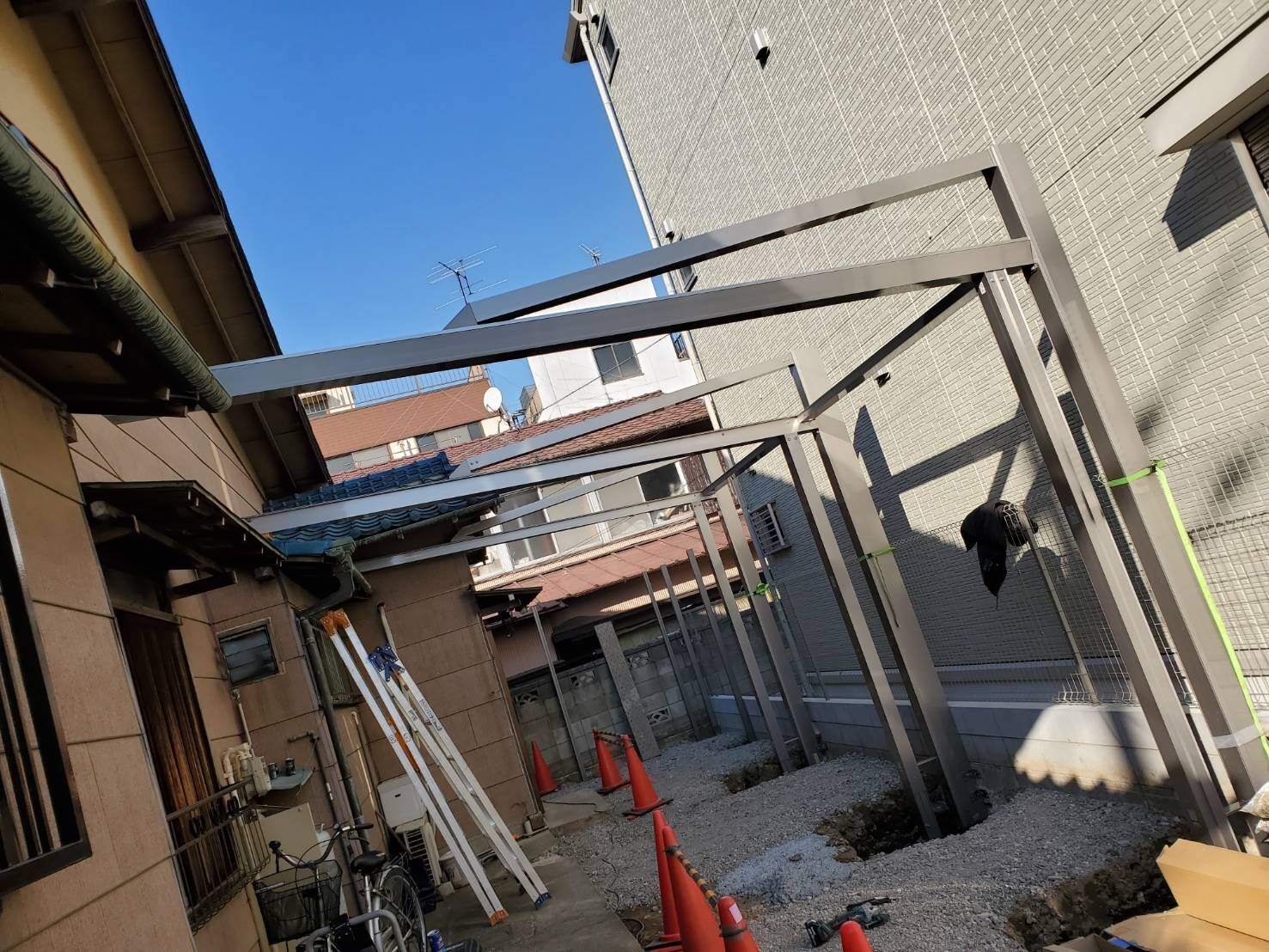 豊島区　浮遊タイル階段